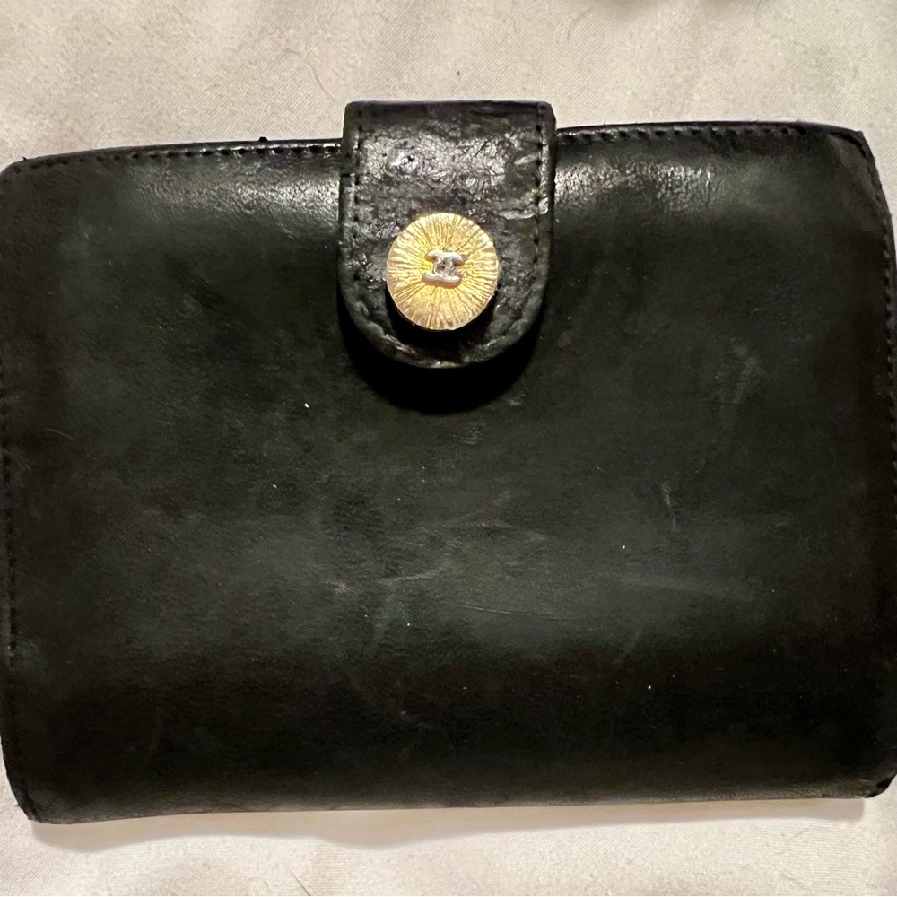 CHANEL Black Leather Compact Wallet with Gold Button - Picture 2 of 9